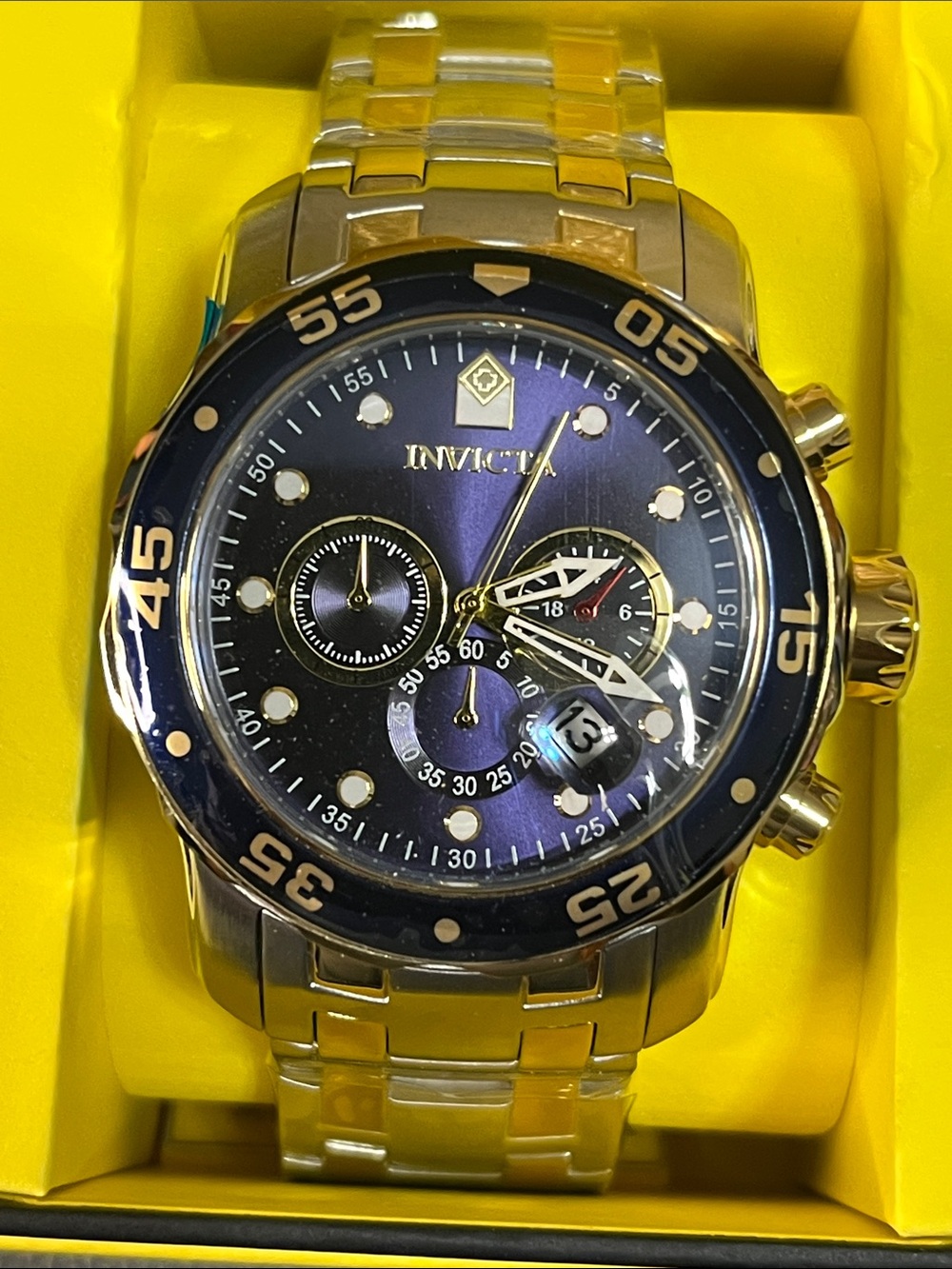 Invicta Pro Diver
SCUBA Men's Watch - 48mm, Steel, Gold (0077)